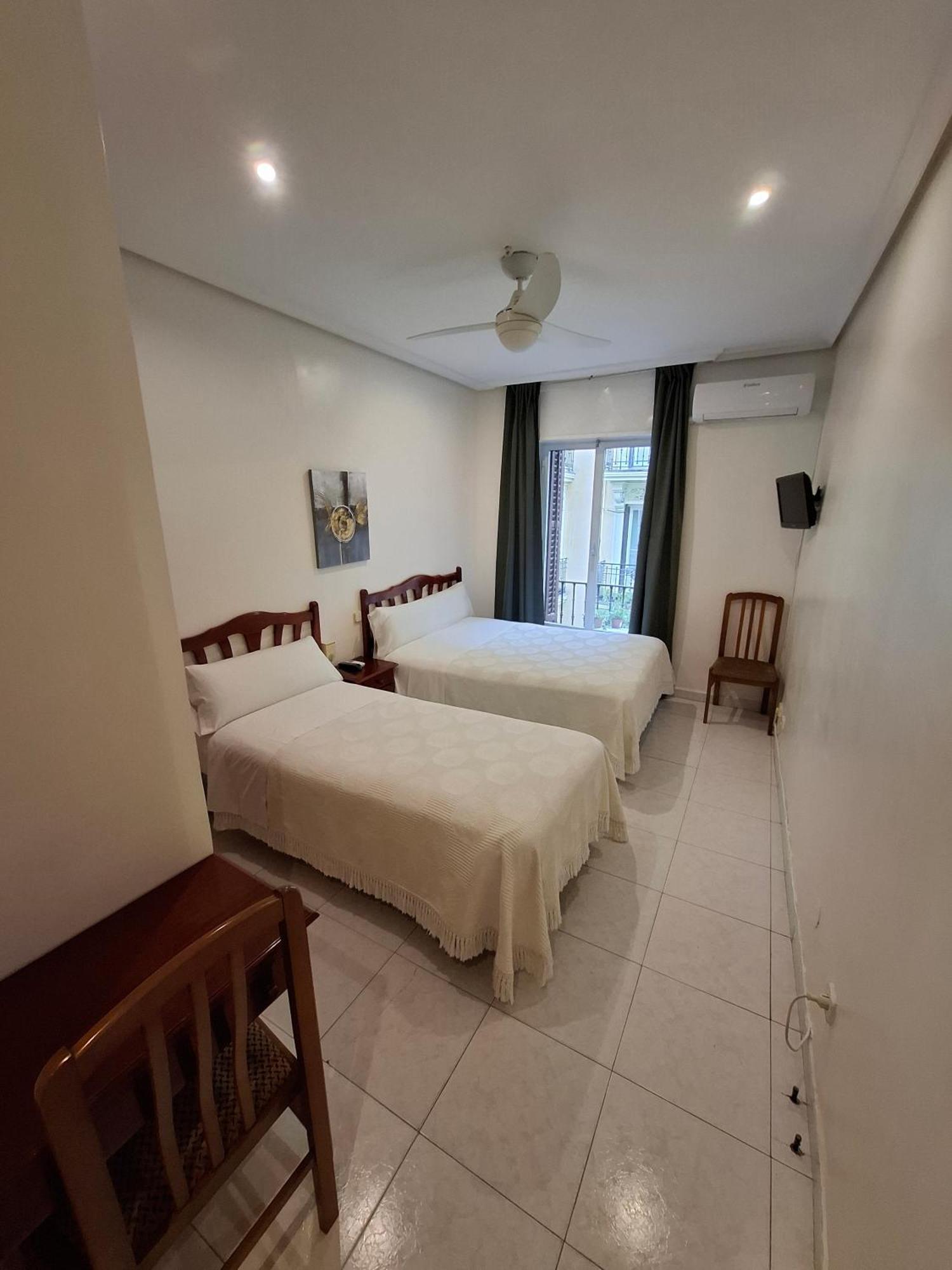 Hostal Villamanez マドリード エクステリア 写真