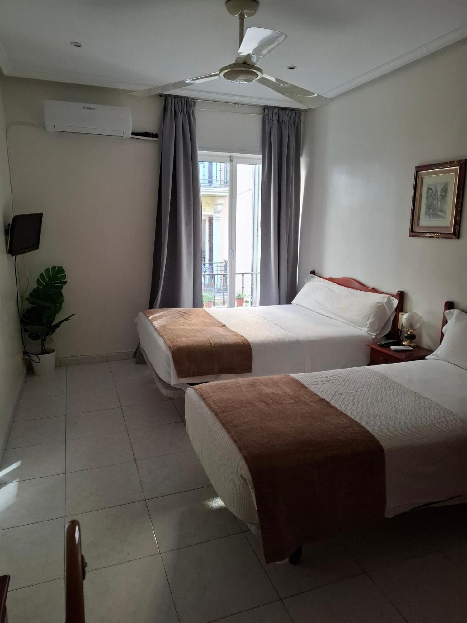 Hostal Villamanez マドリード エクステリア 写真