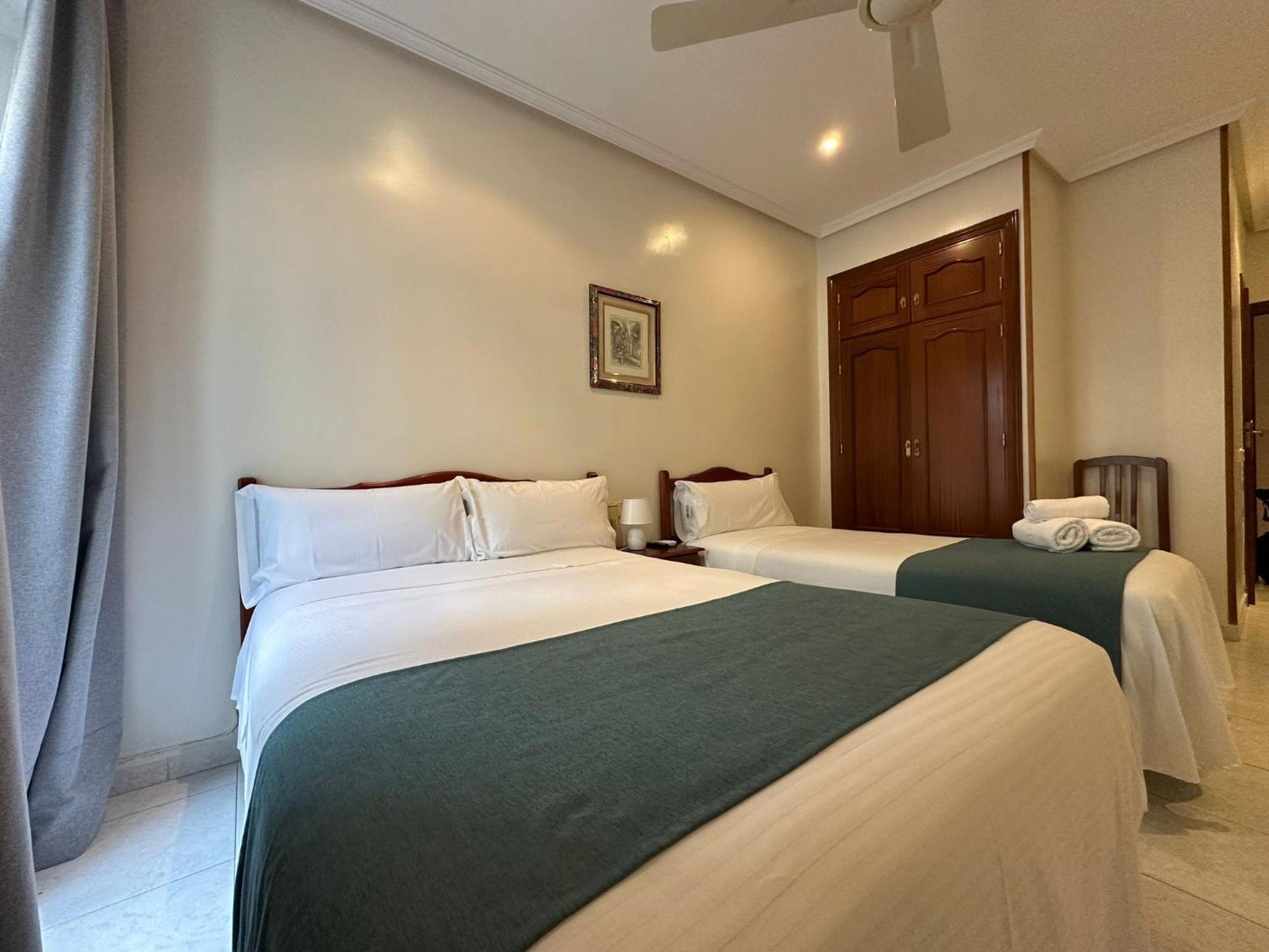 Hostal Villamanez マドリード エクステリア 写真
