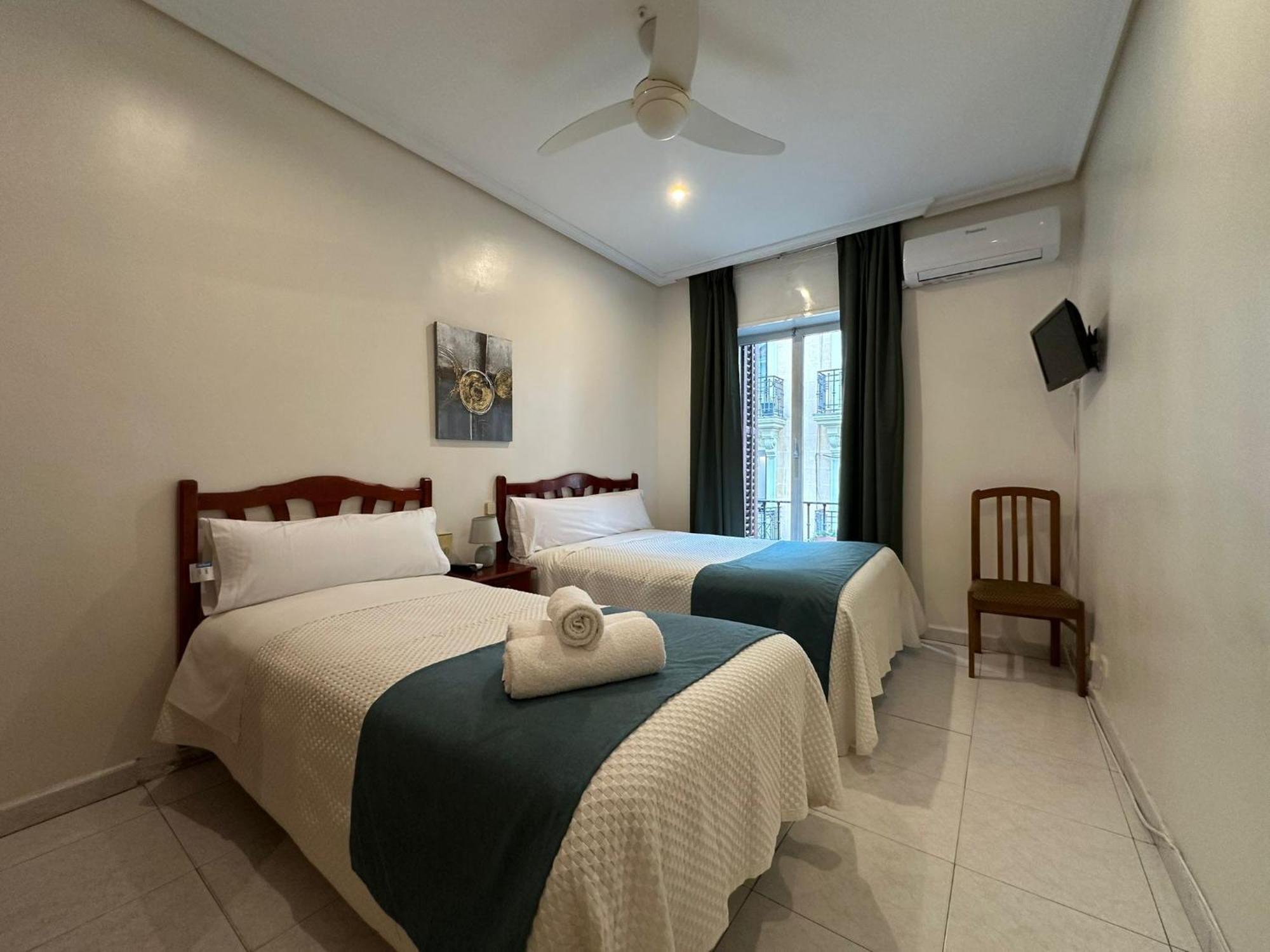 Hostal Villamanez マドリード エクステリア 写真